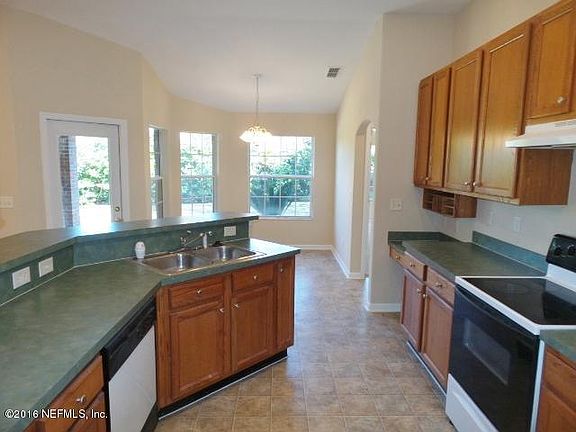 3rd image of 1211 Summit Oaks Dr E