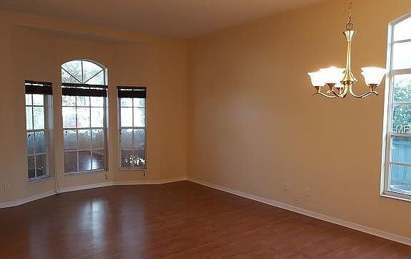 3rd image of 307 Lakepark Trl