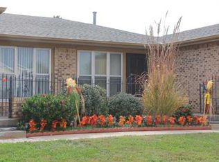 8701 E Longlake Cir, Wichita, KS 67207