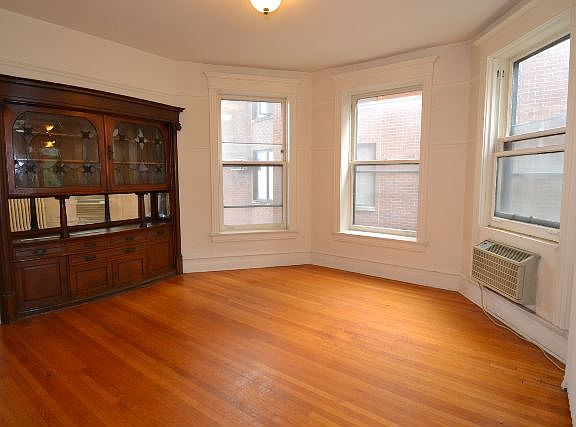 3rd image of 626 W Wellington Ave #G07c