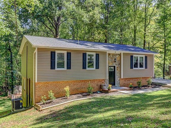 3rd image of 227 College Ln