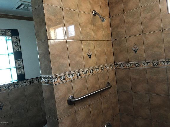 5th image of 921 N Anita Ave