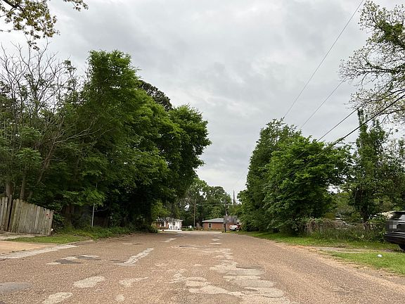 5th image of 310 Lelia St