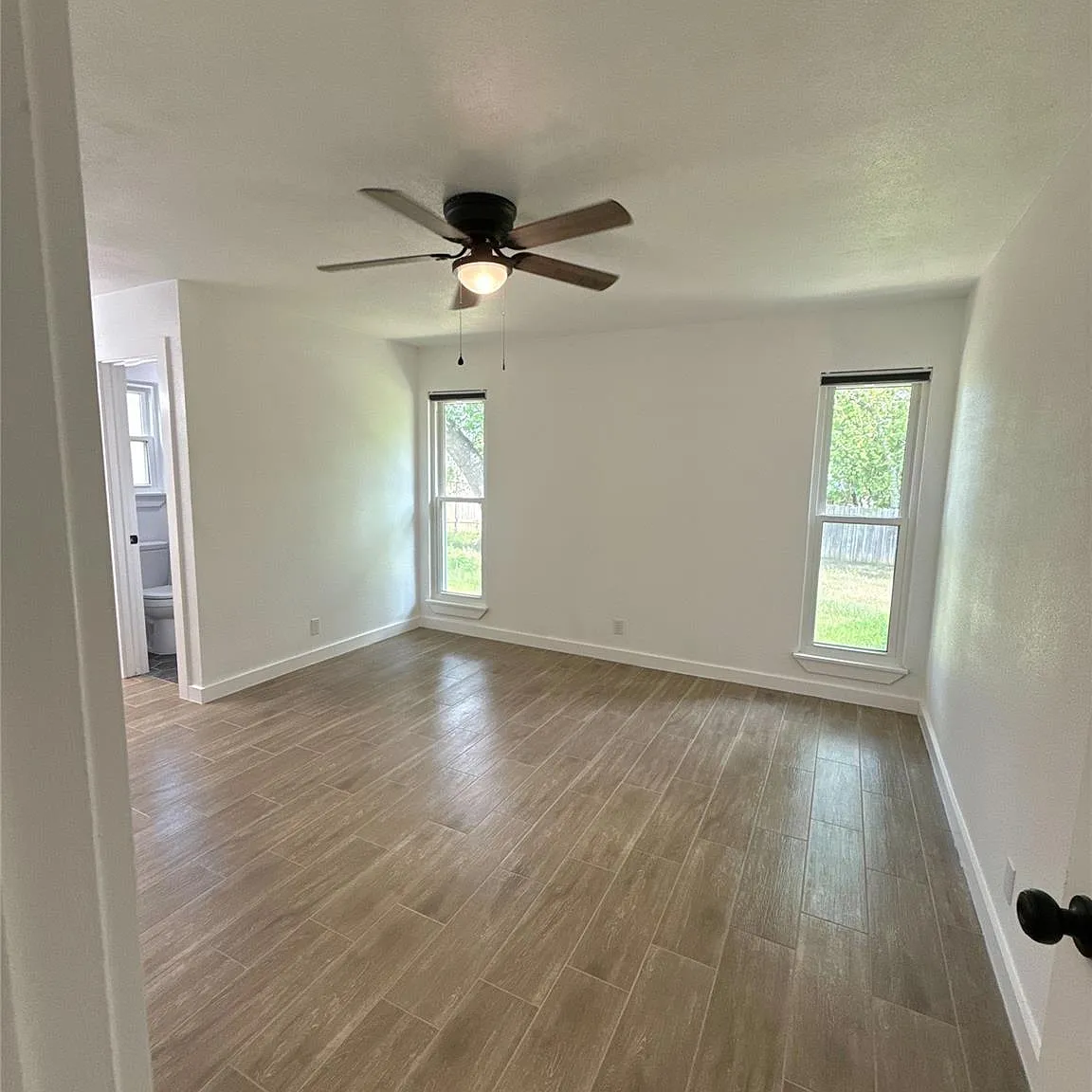 3 bed, 2.0 bath, 1269 sqft, $1,950 — Photo 2