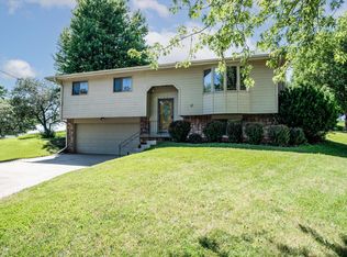 201 Hillsdale Dr, Treynor, IA 51575