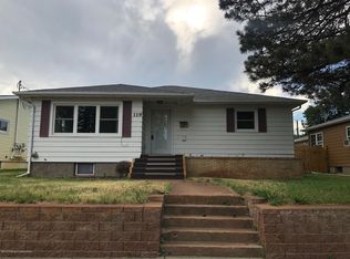 119 8th Ave W, Dickinson, ND 58601