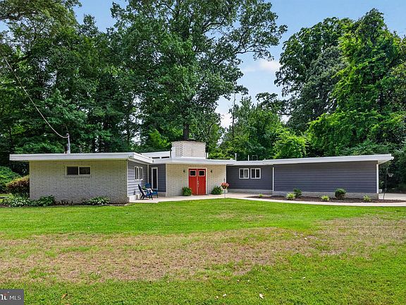 3rd image of 11724 River Dr