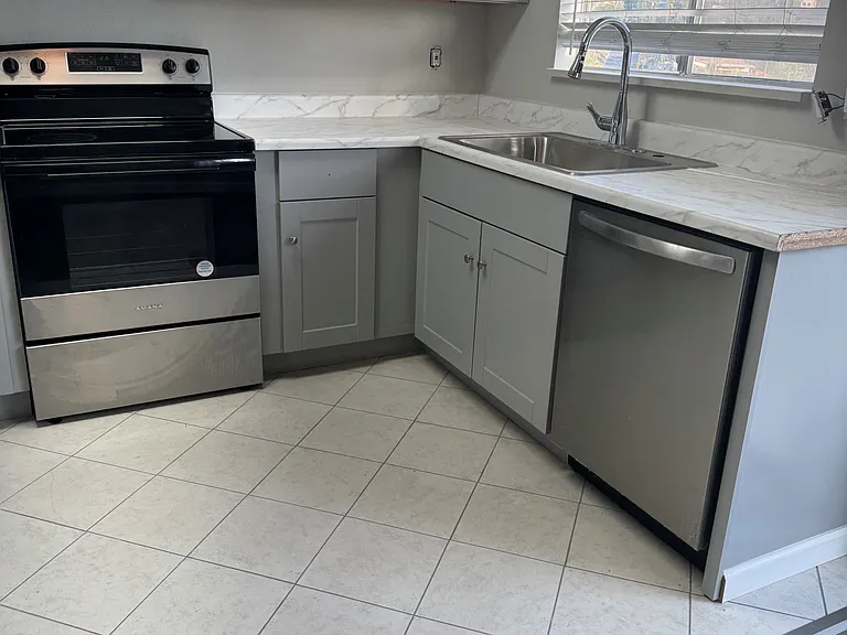 806 E 4th Ave #6 — Photo 11
