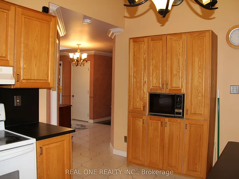 1019 Aldersbrook Rd — Photo 9