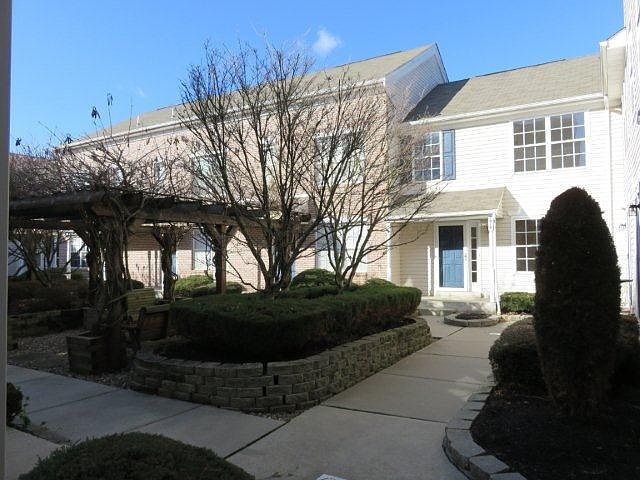 1st image of 1010 Woodview Ct #10