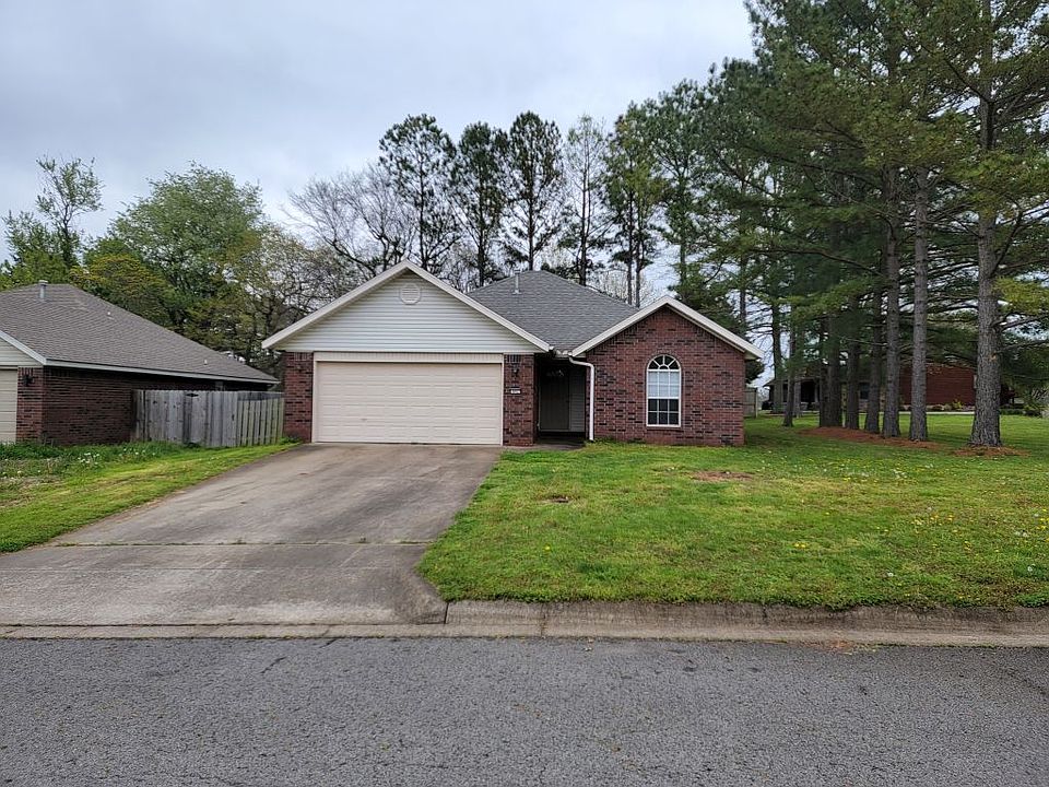 1st image of 902 S Liberty Dr