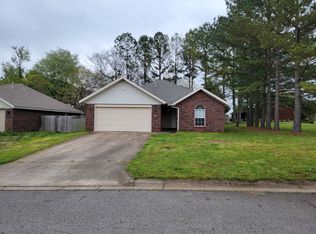902 S Liberty Dr, Fayetteville, AR 72701