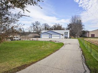 4292 Vilas Hope Rd, Cottage Grove, WI 53527