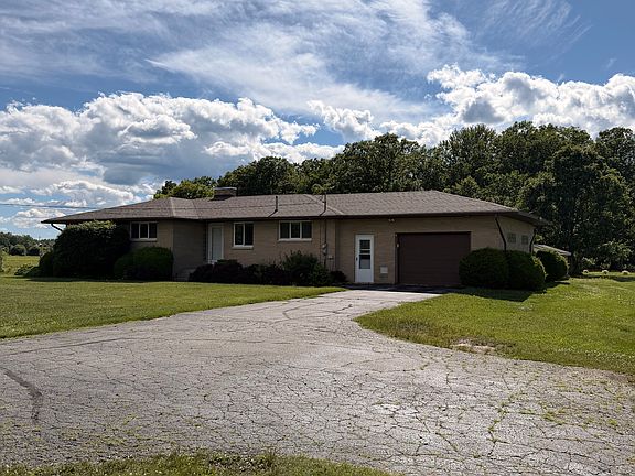 2nd image of 3071 N Eastman Rd