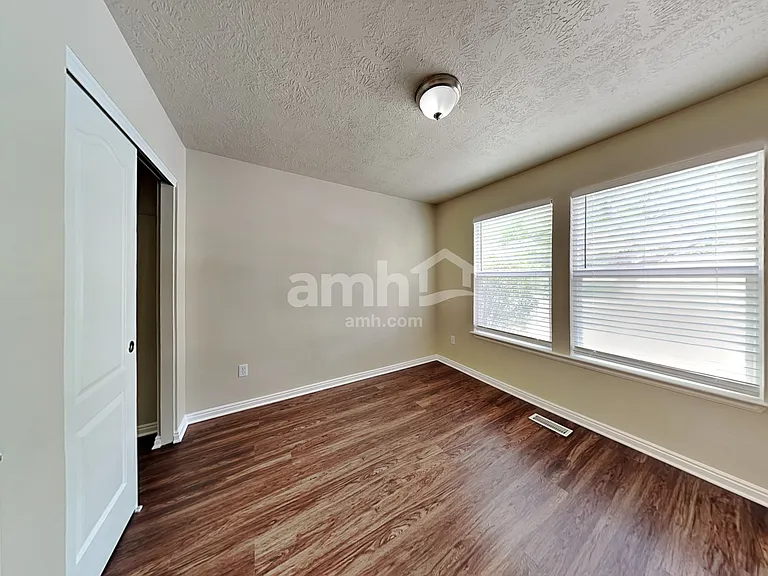 7128 N Kiowa Pkwy — Photo 11