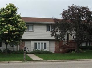 63 N Shore Dr, Belleville, WI 53508