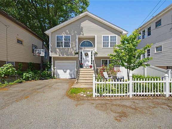 3rd image of 46 Concord St