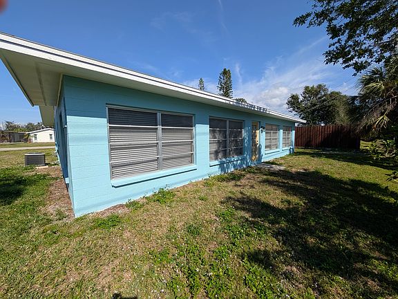 3rd image of 300 Briarwood Rd