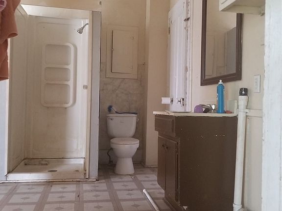 2nd image of 713 Jefferson Ave