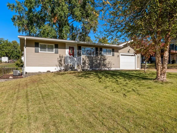 605 Aqua Ridge Dr, Saint Louis, MO 63129