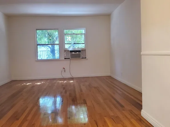 11202 Camarillo St #11204, North Hollywood, CA 91602