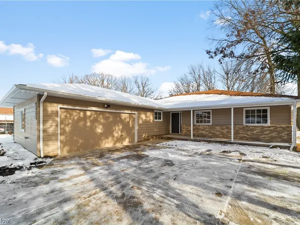 2131 Apple Dr, Euclid, OH 44143