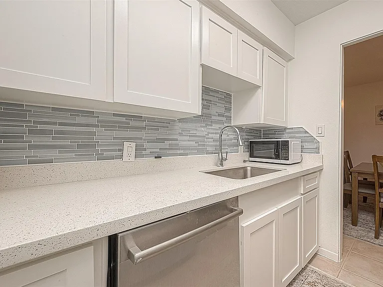 2201 Fountain View Dr #9 — Photo 18