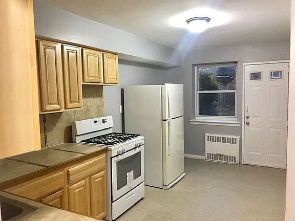 2nd image of 758 E 91st St