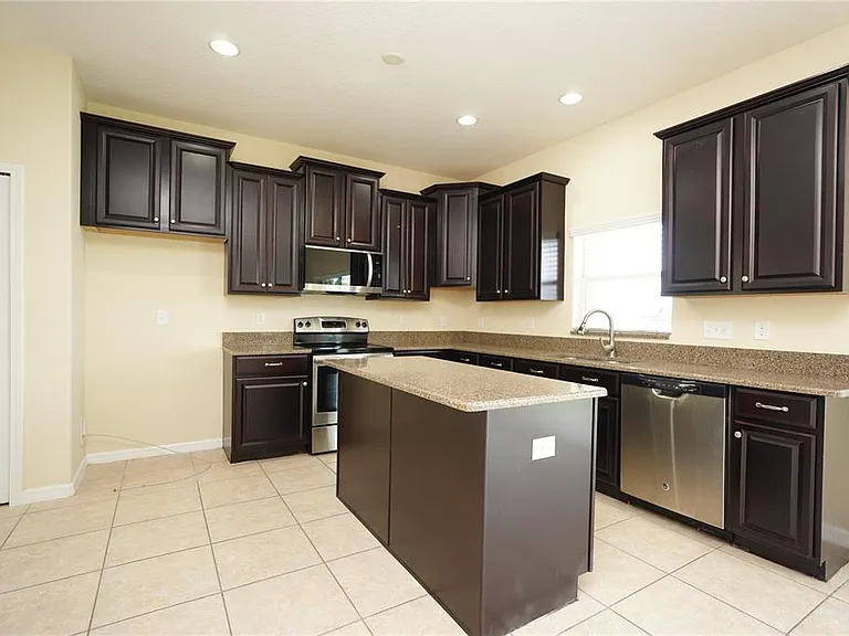 2926 Youngford St — Photo 11