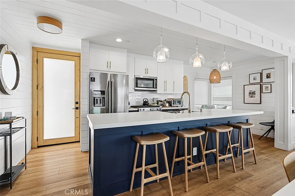 2 bed, 1000 sqft, $8,000 — Photo 4