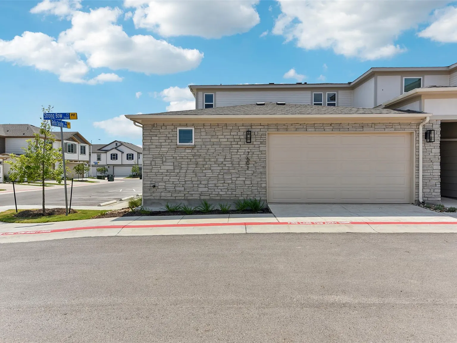 4 bed, 2.5 bath, 1944 sqft, $2,660 — Photo 2