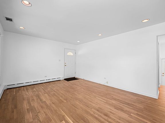 3rd image of 413 N Drury Ln