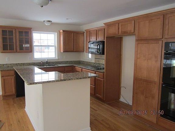 4th image of 13710 Basswood Cir #32