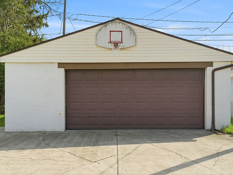 2.5 car garage