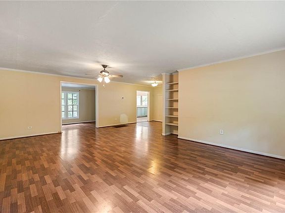 5th image of 449 Magnolia Dr