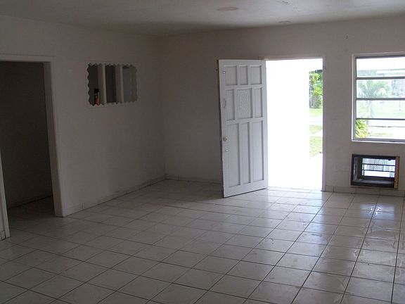 4th image of 525 NW 111th St