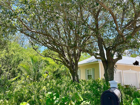 4th image of 2105 W Beachside Ln