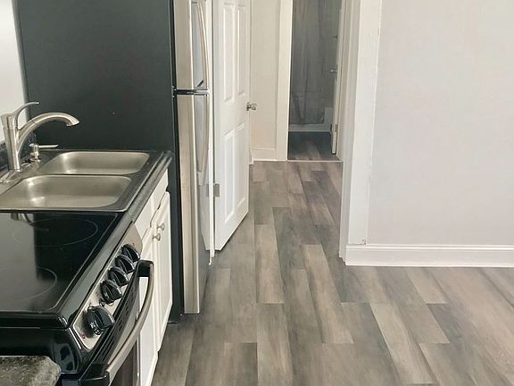 5th image of 3220 O St APT 2