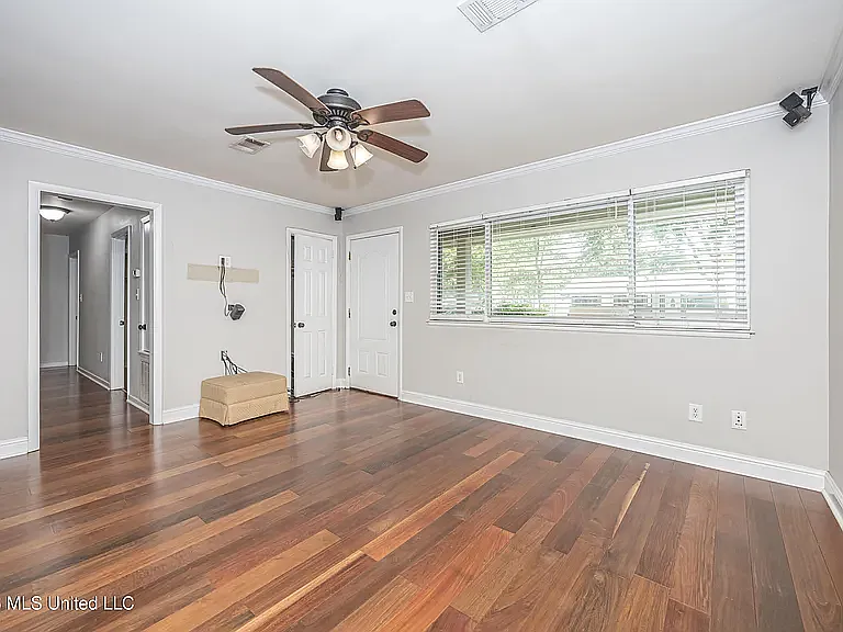 232 Woodland Cir — Photo 2