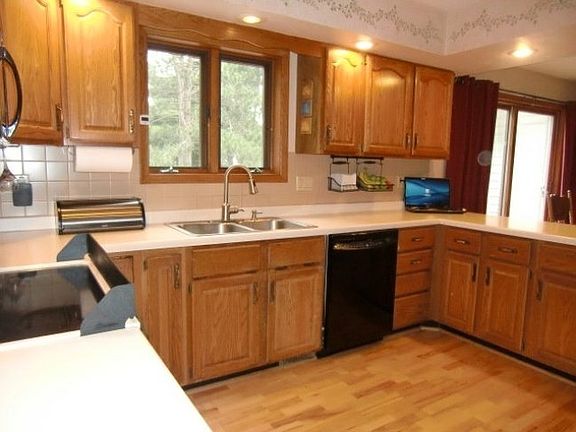 5th image of 712 Becher Dr
