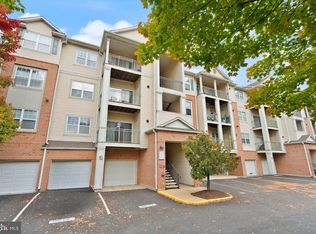 12128 Garden Ridge Ln UNIT 203, Fairfax, VA 22030