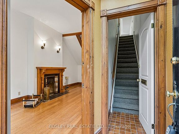 3rd image of 297 Sumach St
