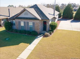 44 Hillcrest Ct, Deatsville, AL 36022
