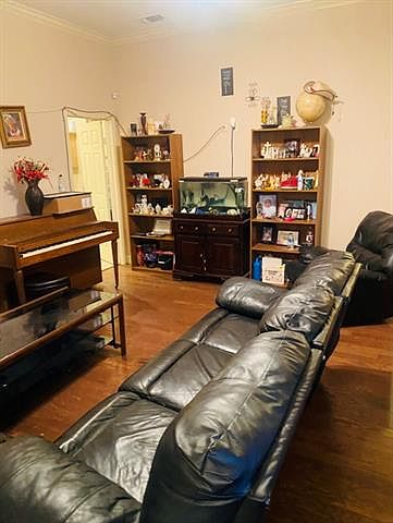 2nd image of 1010 Brookhaven Dr