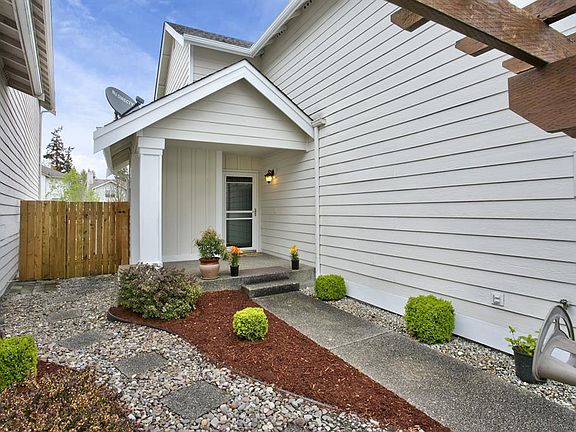 4th image of 1060 NW Gladiola Ct