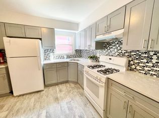 25-26 43rd St #3, Astoria, NY 11103