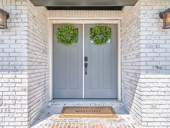 3rd image of 837 Cardinal St