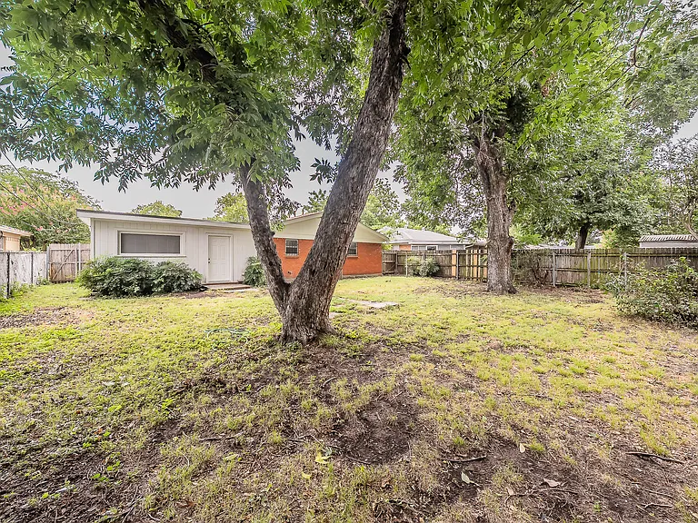 Glenhaven Dr — Photo 31