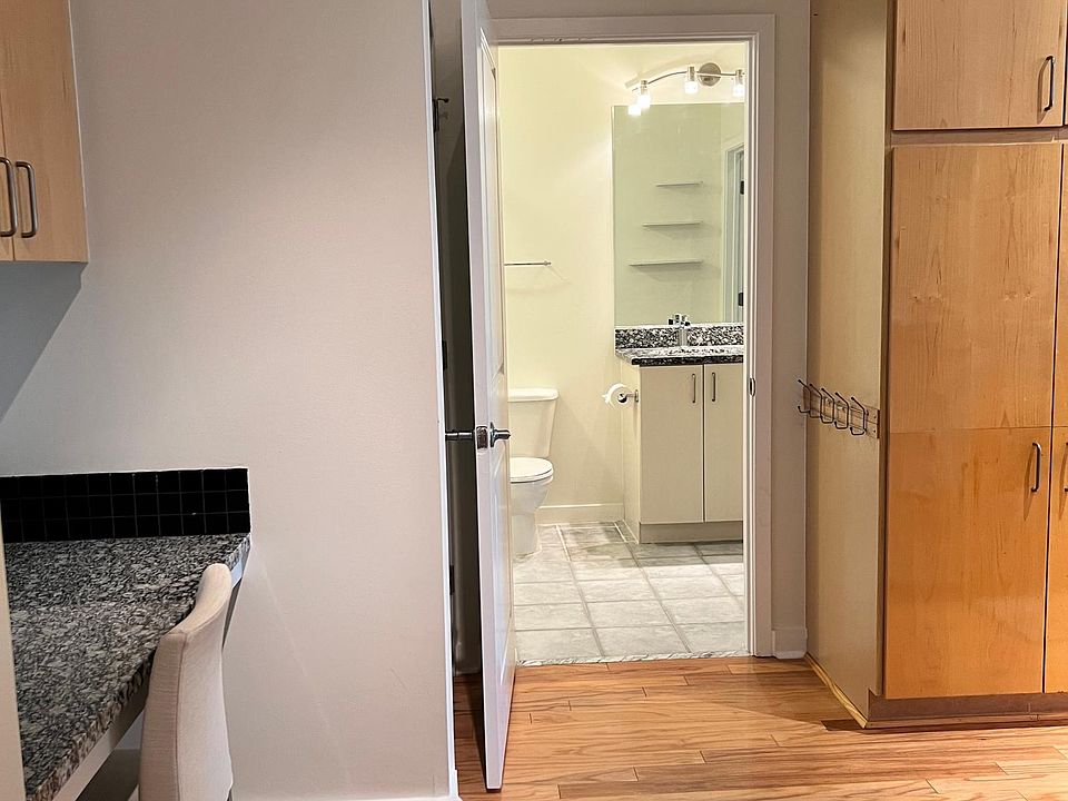 Entrance with desk