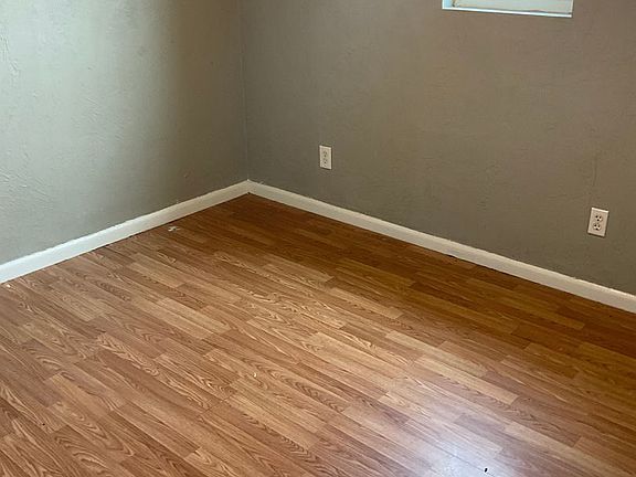 3rd image of 3119 SE 21st St